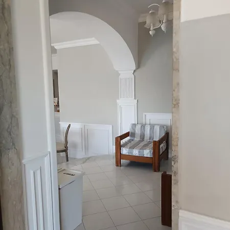 Relais Tiare לינה וארוחת בוקר באקולי