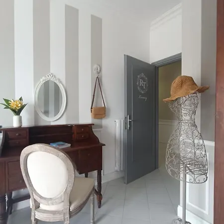 לינה וארוחת בוקר Relais Tiare 4*